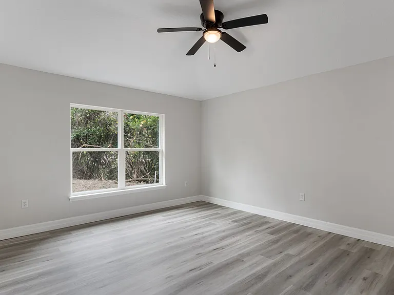 1005 Yale Ln — Photo 21