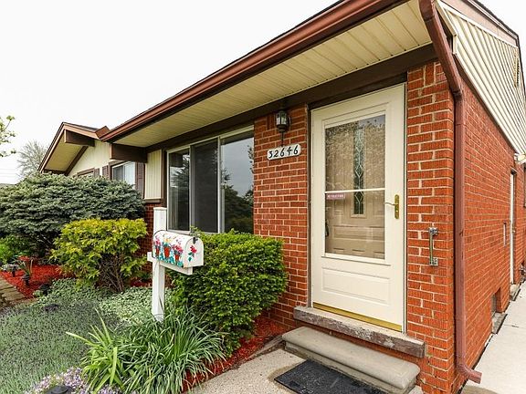 4th image of 32646 Parkwood St