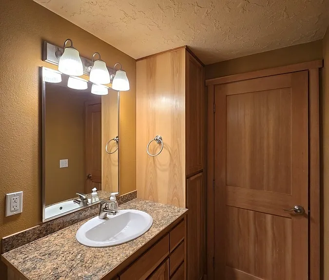 1902 NW Oceania Dr — Photo 39