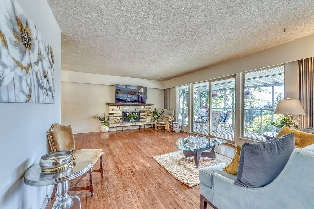 3 bed, 1.5 bath, 1400 sqft, $4,000 — Photo 3