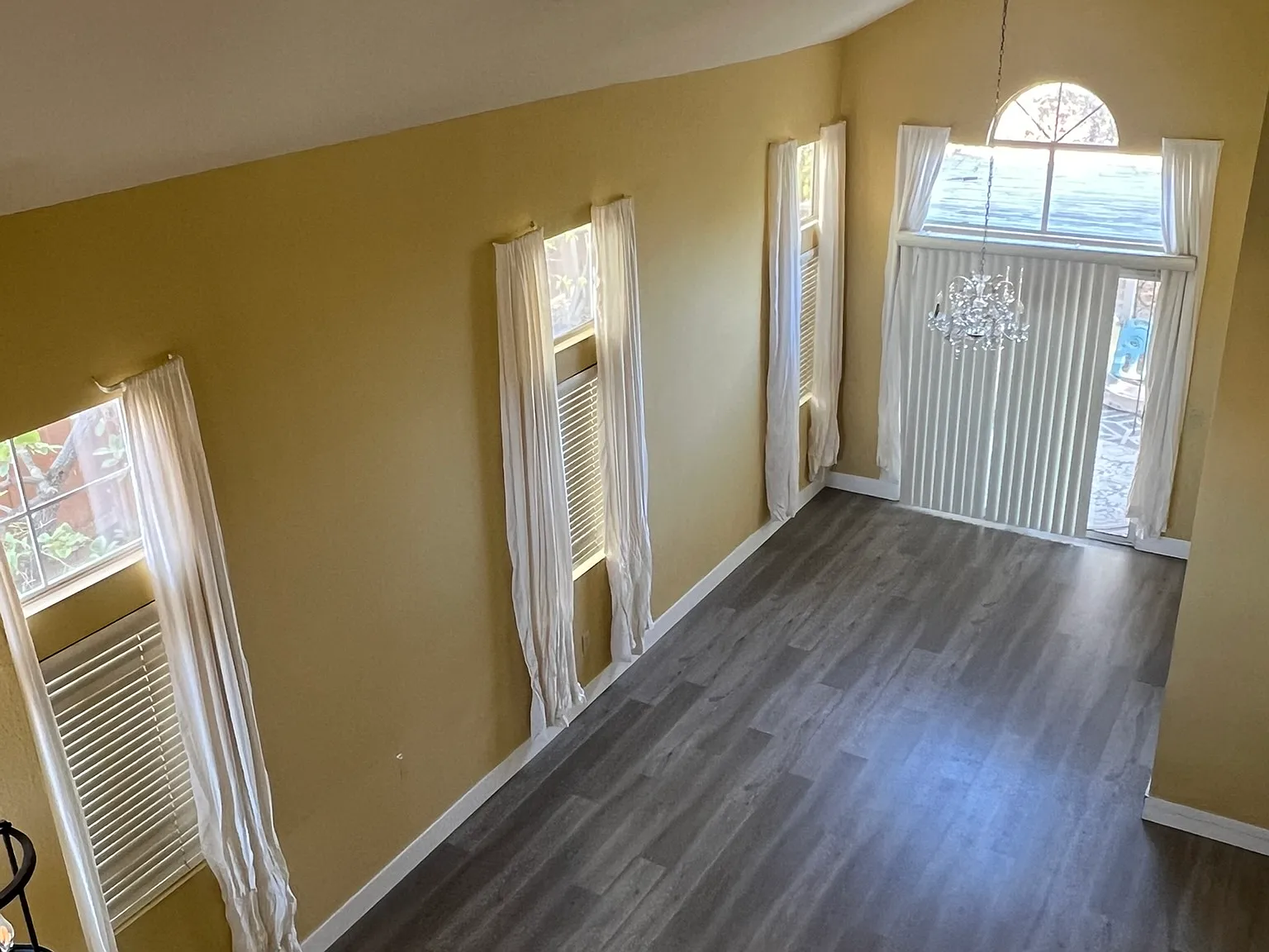 4 bed, 1843 sqft, $4,950 — Photo 2