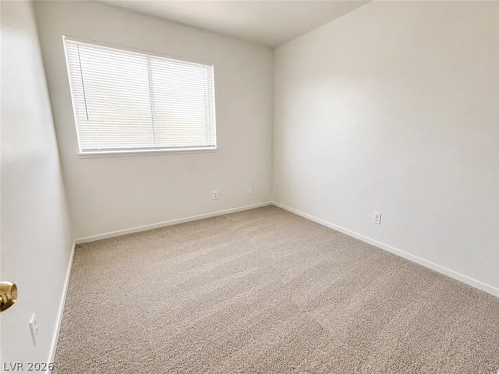 3 bed, 1.5 bath, 1121 sqft, $1,452 — Photo 3