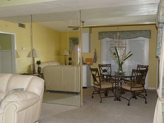 Living room has 10' ceilings/Dining room