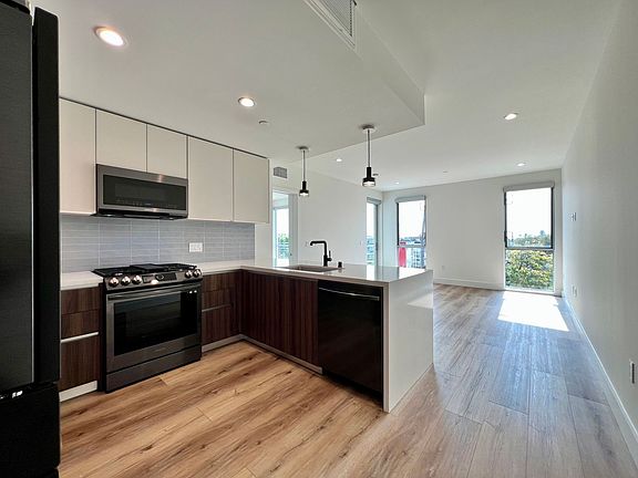 5th image of 5801 Camerford Ave #Penthouse 4