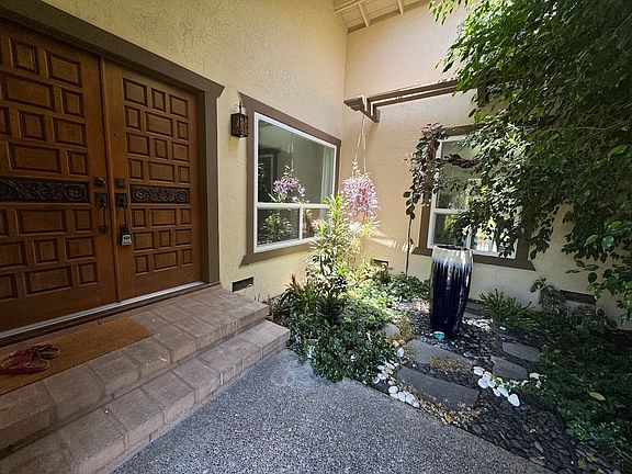 2nd image of 2441 Alameda De Las Pulgas