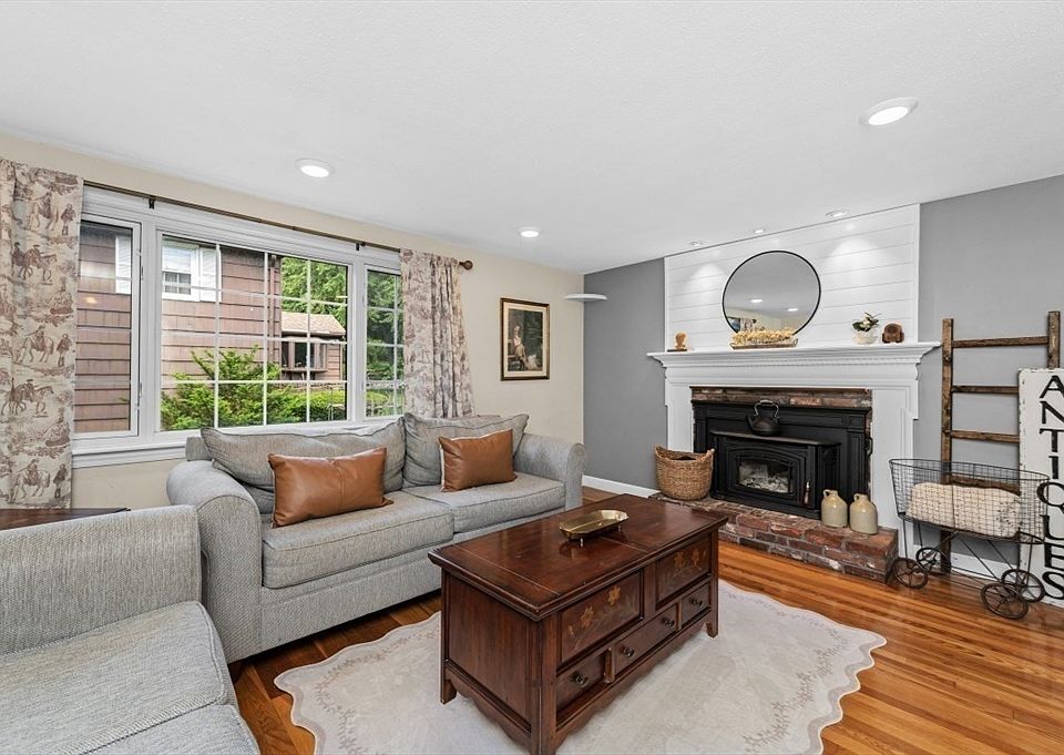 1st image of 5 Summer Ln