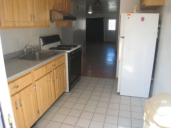 4th image of 190 Arlington Pl #1