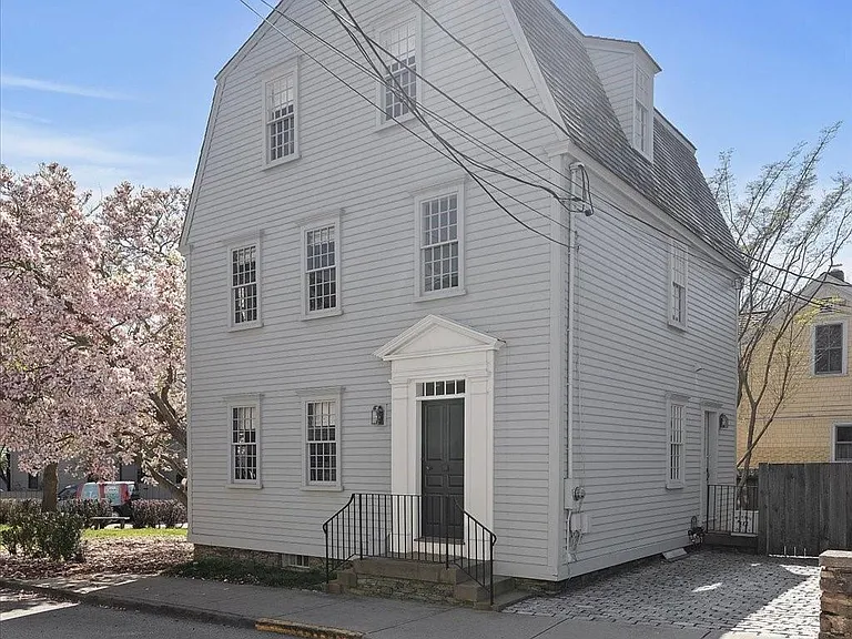 31 Thames St — Photo 22