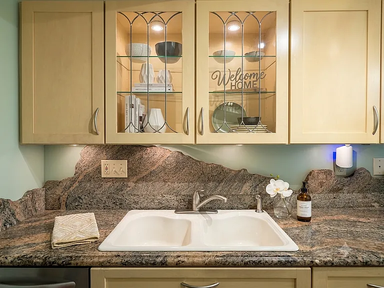 6800 Dina Leigh Ct — Photo 3