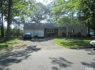 334 Phyllis Dr, Patchogue, NY 11772