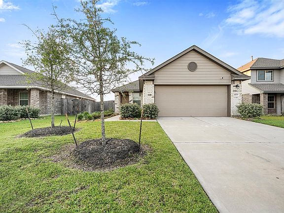 2nd image of 14519 Broadbury Pond Rd