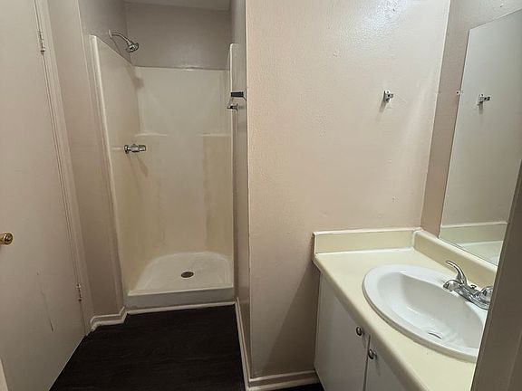 4th image of 8911-8921 Gsri Ave
