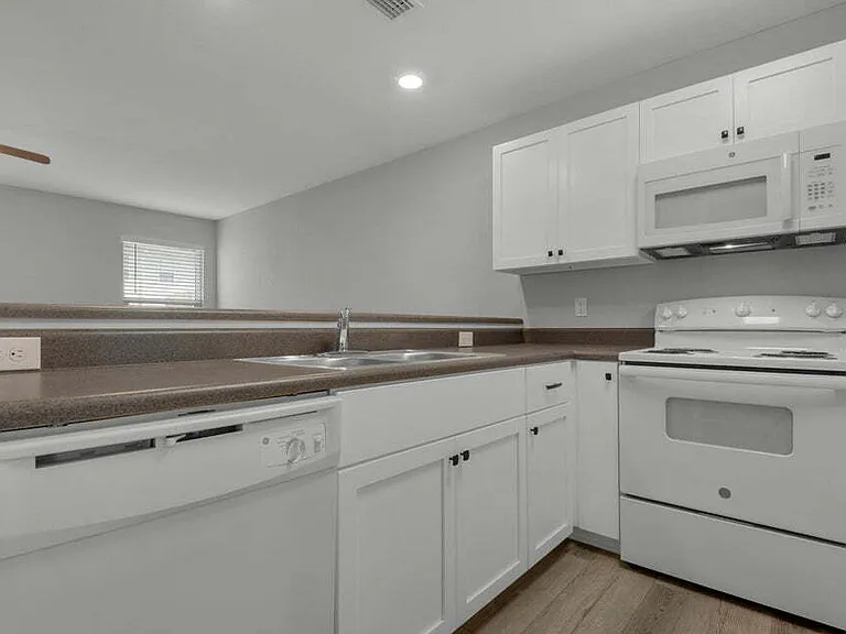 2259 Whitman Ln — Photo 8