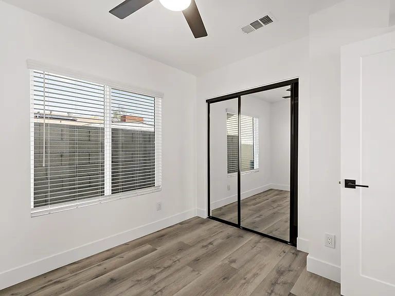 2729 Frankel St #1/2 — Photo 11