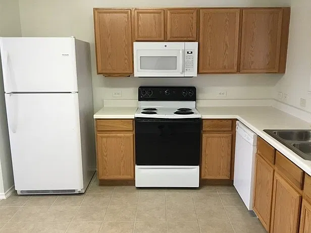 4 bed, 2.0 bath, 1764 sqft, $2,090 — Photo 2