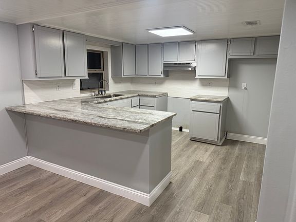4th image of 622 Ayer St