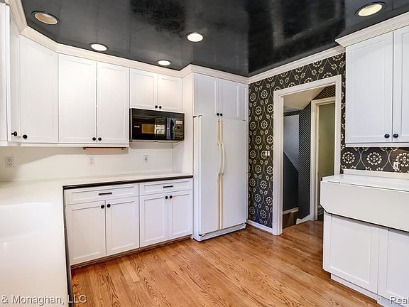 5th image of 569 Notre Dame St #13
