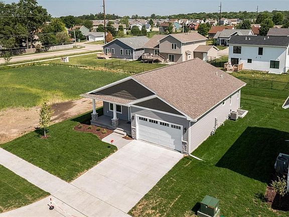 4th image of 1724 Sherman Dr