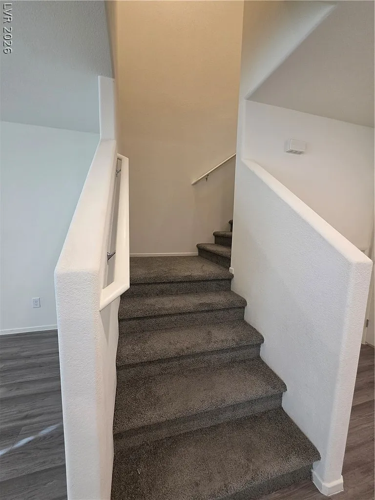 3 bed, 2.5 bath, 1441 sqft, $2,100 — Photo 3