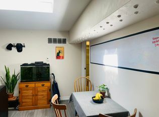 526 Dundas St W #C2, Toronto, ON M5T1H3