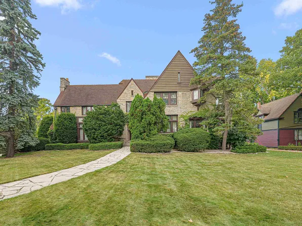 187 E Division St, Fond Du Lac, WI 54935