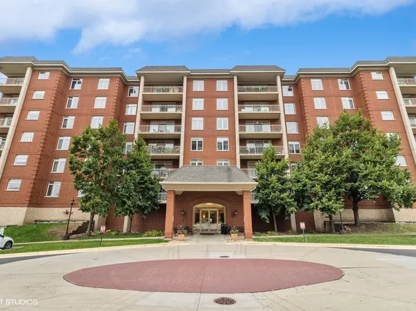 8400 Callie Ave #D-411, Morton Grove, IL 60053