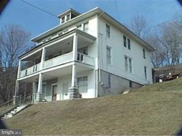 64 Main St, Felton, PA 17322