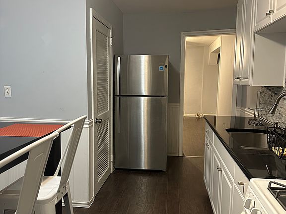 3rd image of 936 Huntington Ave #1