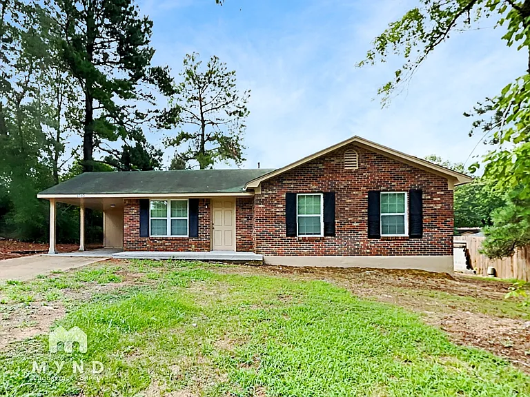 6590 Embassy Cir — Photo 1