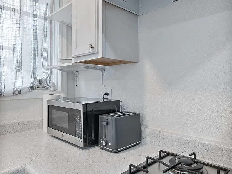 126 Lee St #B — Photo 10