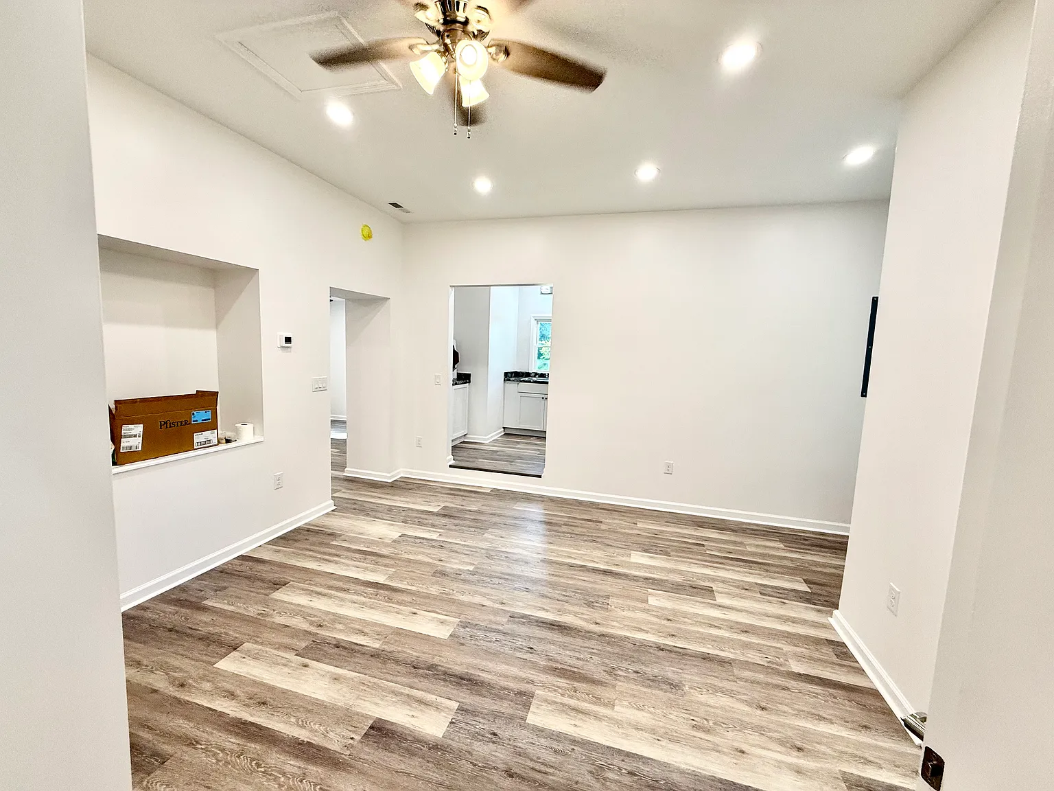 1 bed, 1.5 bath, 1000 sqft, $1,500 — Photo 3