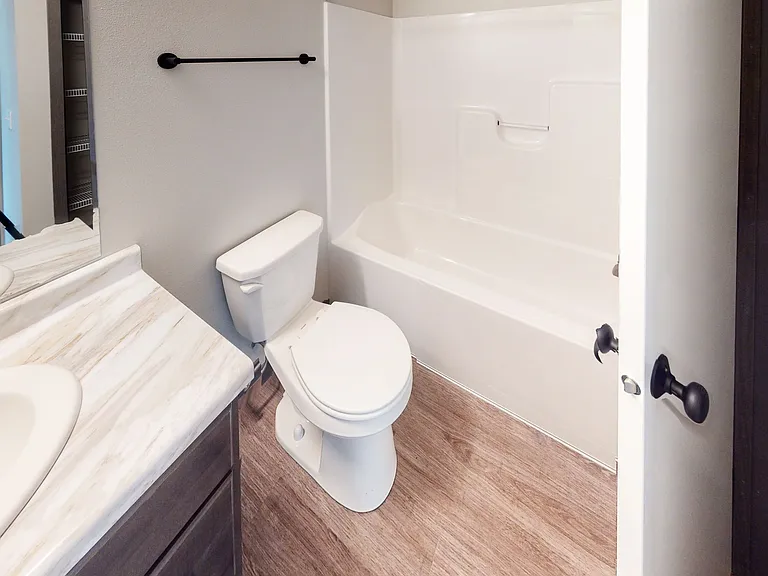 5800 Sunnybrook Plz — Photo 36