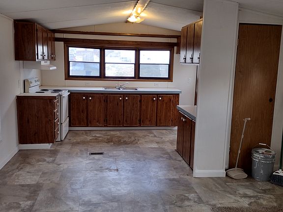 3rd image of 16 Sunny Acres Trailer Park #16