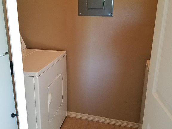 4th image of 417 Rock Cir APT 2