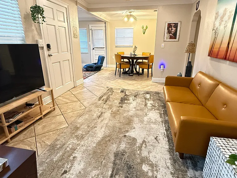 3117 W Cypress St — Photo 3