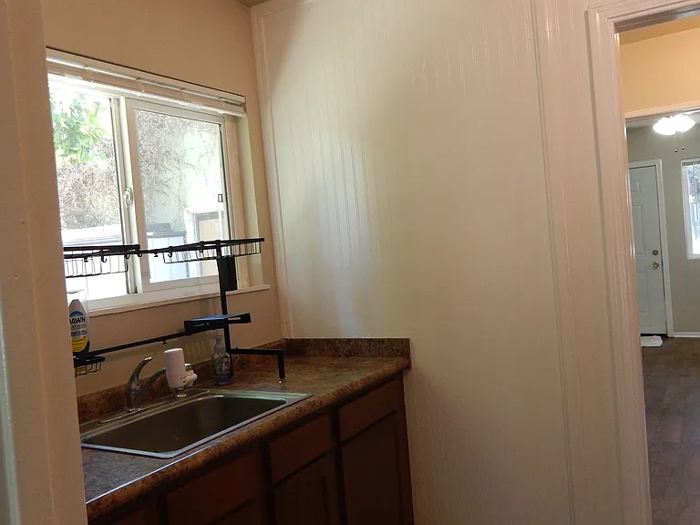 412 S Olive St — Photo 7