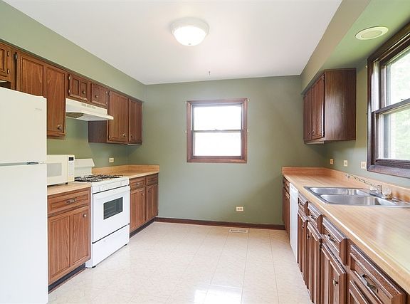 3rd image of 14 N Forest Ave