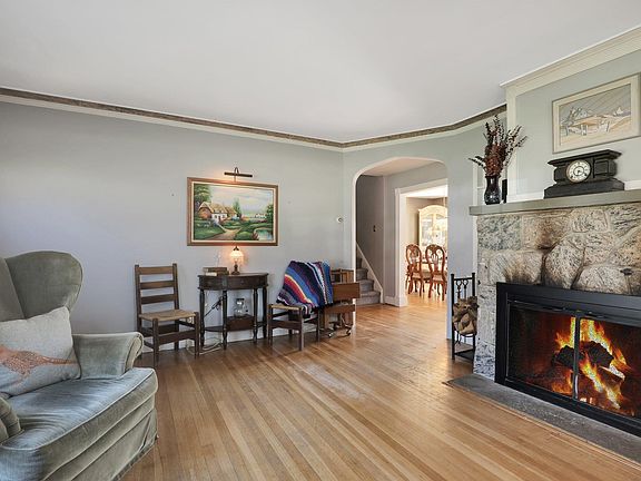 5th image of 555 Gillette Ave