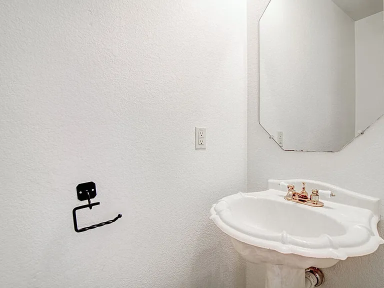 4300 Companeros Way — Photo 13