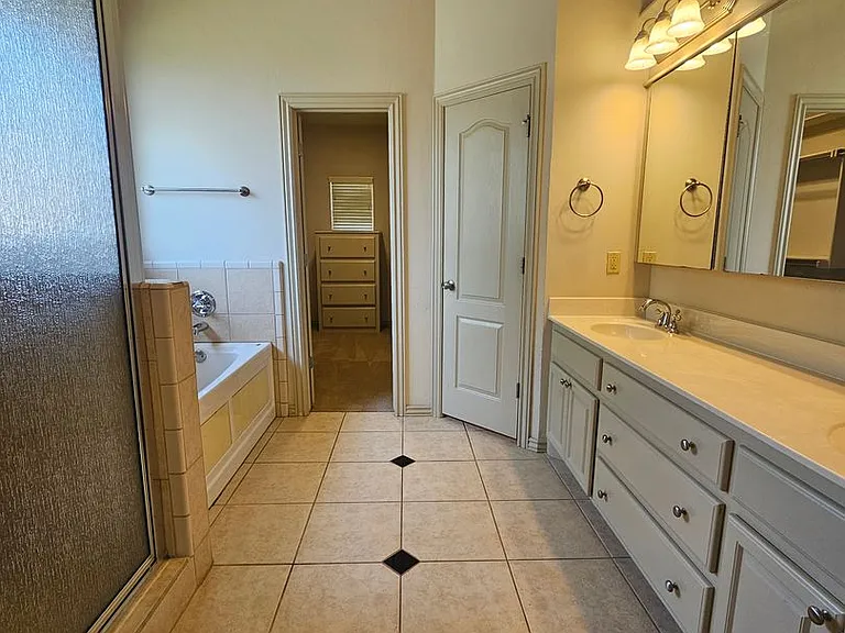 513 Summit View Ct — Photo 14