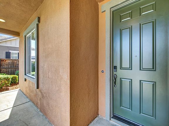 4th image of 1175 Columbia Drive