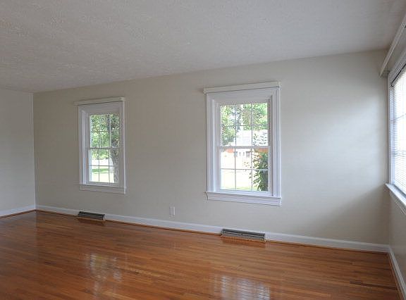 5th image of 761 Elmwood Dr