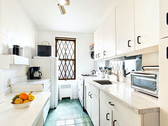 3rd image of 60 E 9th St APT 339