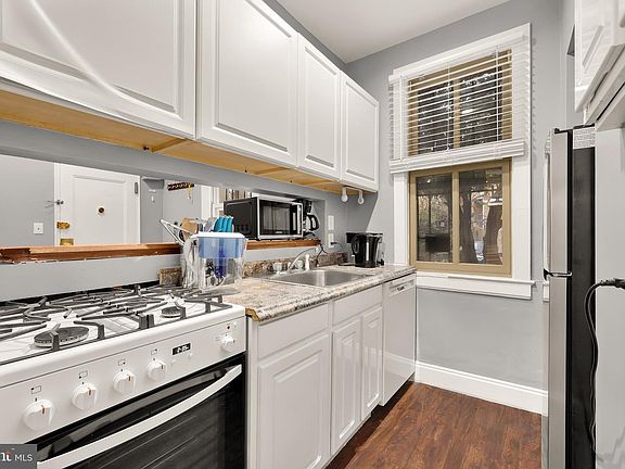 4th image of 500 9th St SE