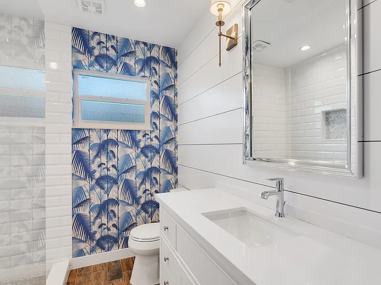 706 Iris Ln — Photo 21