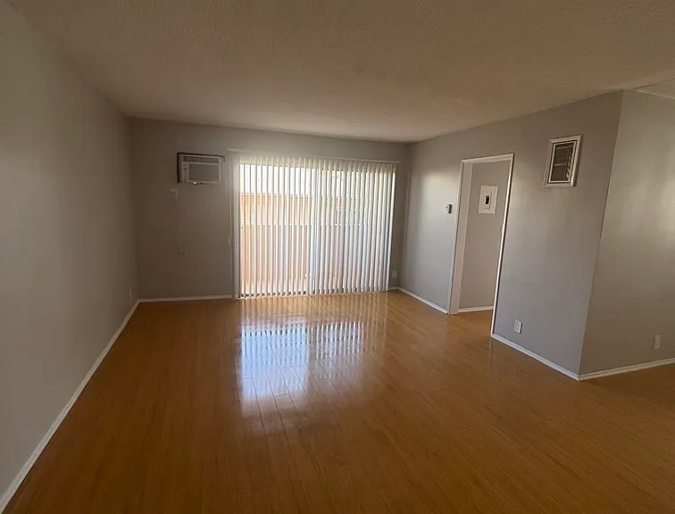 1550 N Harvard Blvd #15 — Photo 3