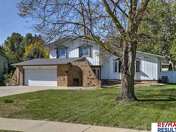 2nd image of 1006 N 146th Cir