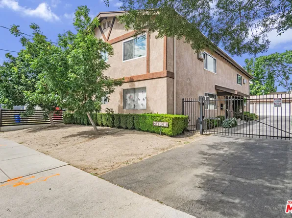 24802 Walnut St, Santa Clarita, CA 91321