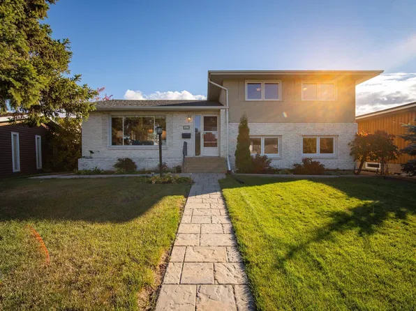 9011 157th St NW, Edmonton, AB T5R 2A6