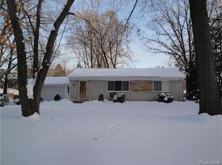 166 E Beechdale St, Commerce Township, MI